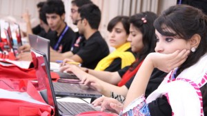 Participants-working-on-YouthVoicesInternational.com_-620x349